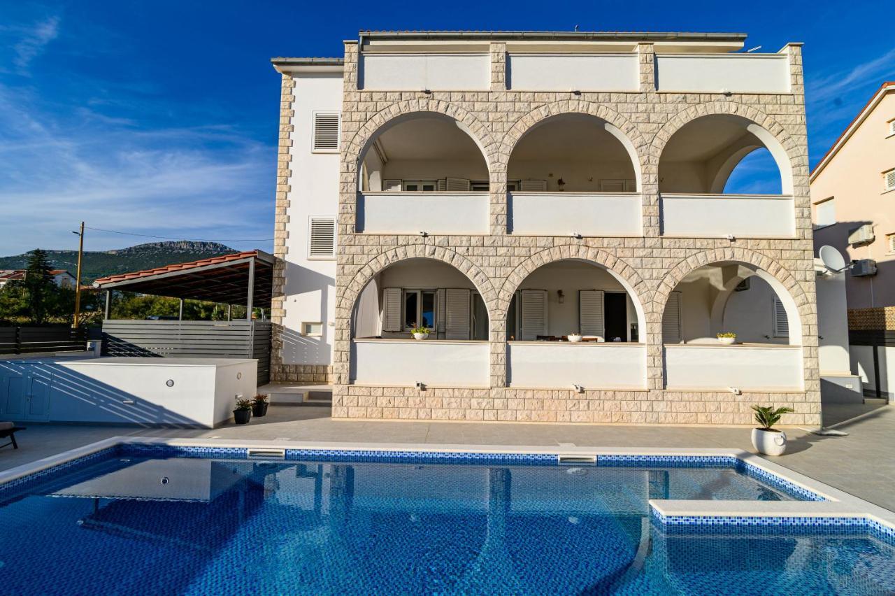 Villa Relax - Beautiful Apartment With Heated Saltwater Pool & Jacuzzi คาชเตลา ภายนอก รูปภาพ