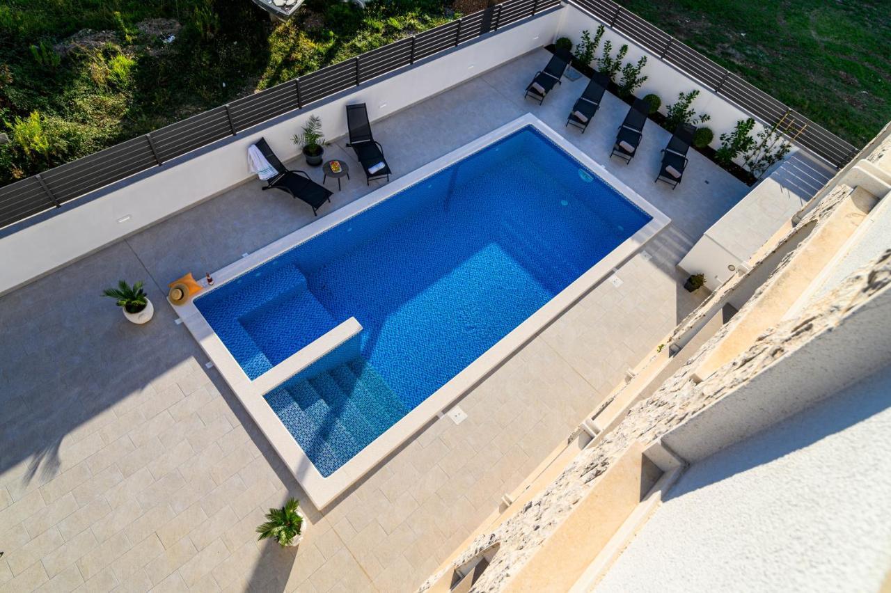 Villa Relax - Beautiful Apartment With Heated Saltwater Pool & Jacuzzi คาชเตลา ภายนอก รูปภาพ