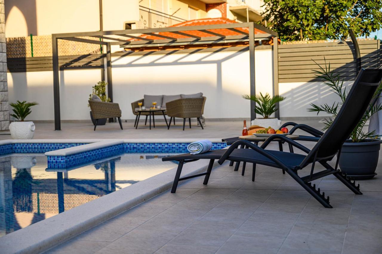 Villa Relax - Beautiful Apartment With Heated Saltwater Pool & Jacuzzi คาชเตลา ภายนอก รูปภาพ