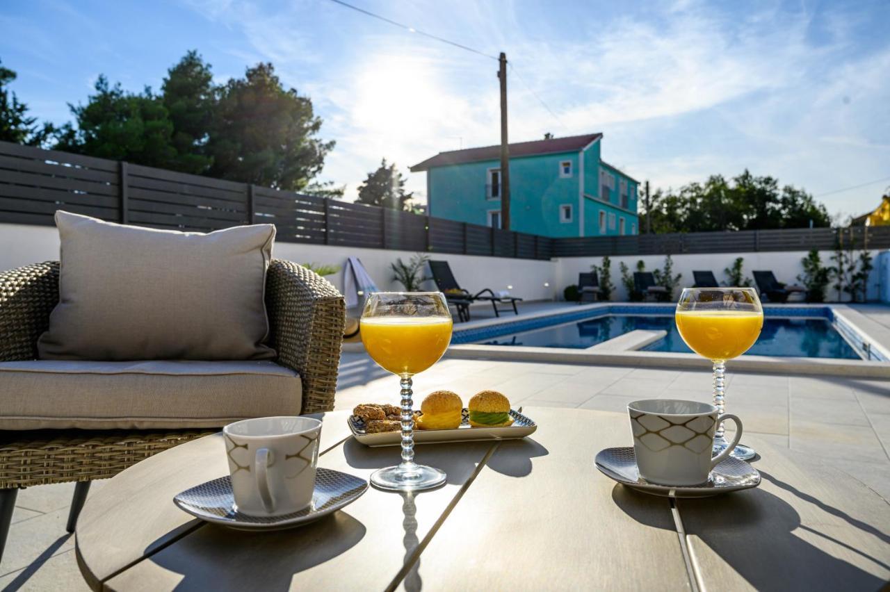 Villa Relax - Beautiful Apartment With Heated Saltwater Pool & Jacuzzi คาชเตลา ภายนอก รูปภาพ