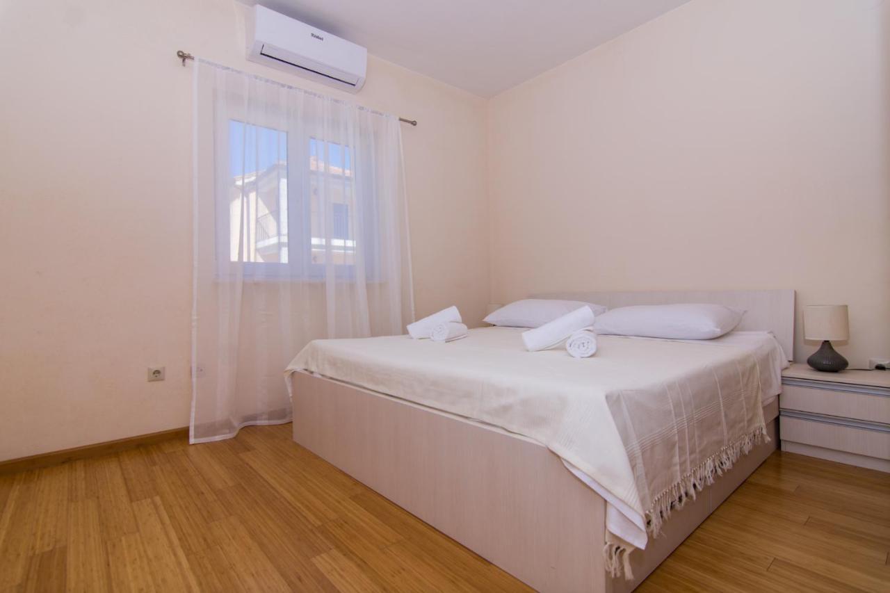 Villa Relax - Beautiful Apartment With Heated Saltwater Pool & Jacuzzi คาชเตลา ภายนอก รูปภาพ