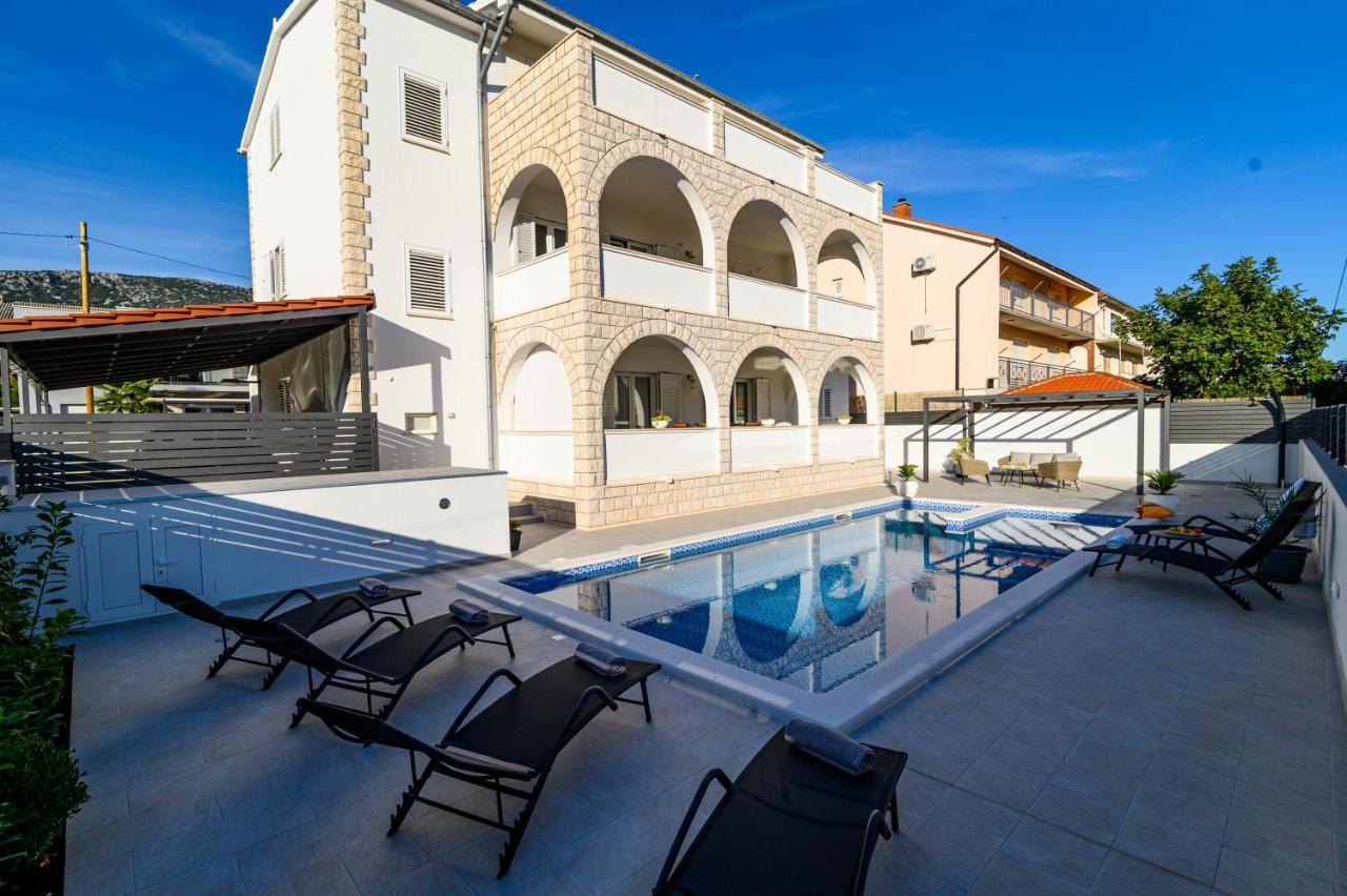 Villa Relax - Beautiful Apartment With Heated Saltwater Pool & Jacuzzi คาชเตลา ภายนอก รูปภาพ