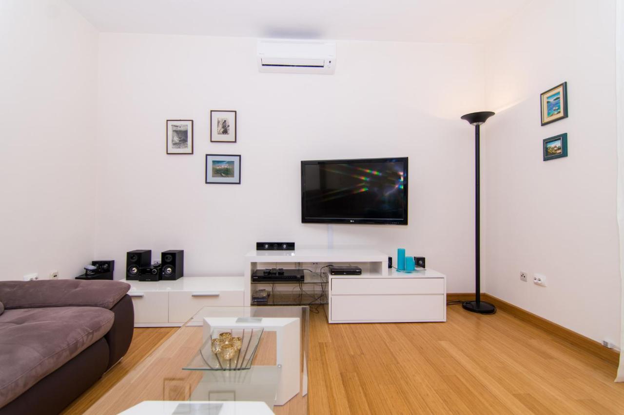 Villa Relax - Beautiful Apartment With Heated Saltwater Pool & Jacuzzi คาชเตลา ภายนอก รูปภาพ