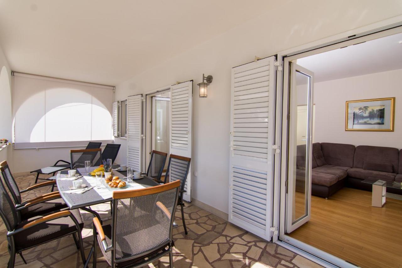 Villa Relax - Beautiful Apartment With Heated Saltwater Pool & Jacuzzi คาชเตลา ภายนอก รูปภาพ