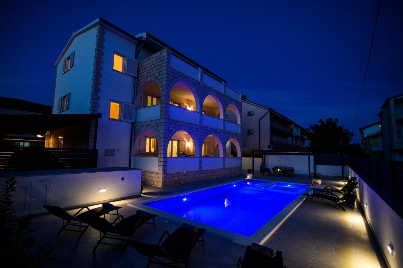 Villa Relax - Beautiful Apartment With Heated Saltwater Pool & Jacuzzi คาชเตลา ภายนอก รูปภาพ