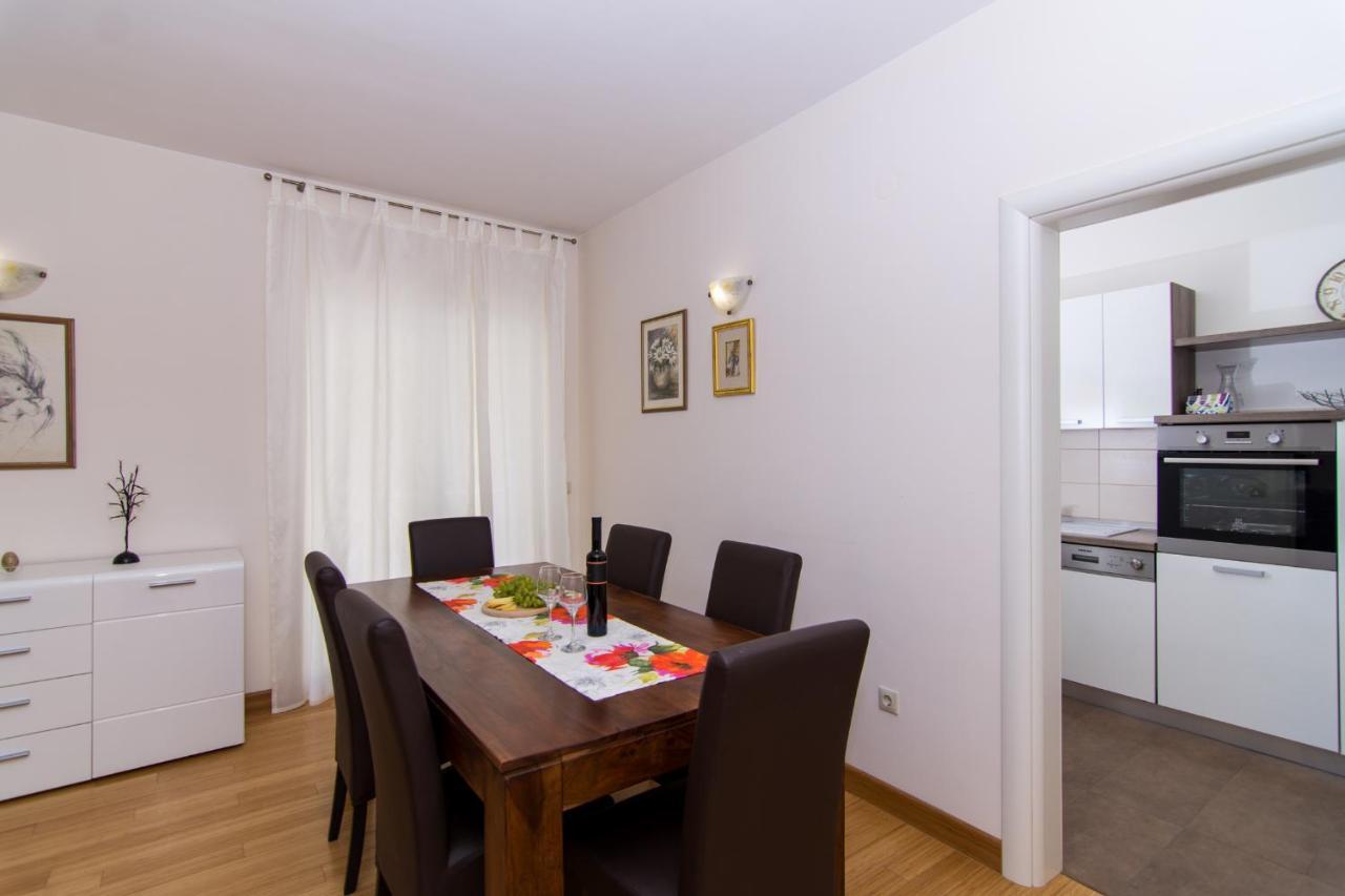 Villa Relax - Beautiful Apartment With Heated Saltwater Pool & Jacuzzi คาชเตลา ภายนอก รูปภาพ